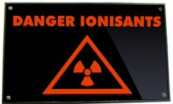 panneau lumineux danger ionisants